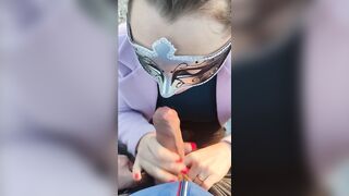 Troia bionda trovata su una strada mi fa un bel pompino con gola profonda into cambio di un passaggio
