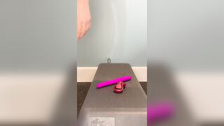 milf Je me masturbes sur mon raiser bench jusqu'à l'orgasme! Double end vibrator fits prefect!