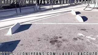 Jeune Francaise accoste des inconnus sur une aire d’autoroute pour leur vider les couilles !
