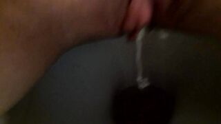 Regarde moi pisser avec mon tampon