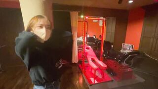 『美少女拘束』初めての潮吹きにイキ顔で恥ずかしがる可愛い女子大生を泣くまで連続で逝かせる！素人カップル/スタイル抜群/パイパン/電マ/SM/10代/English subtitles♡RYO＆YUU♡