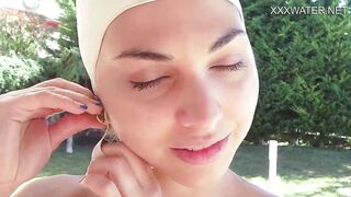 Lidia Skukoha masturbates into the swimming pool