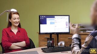 LOAN4K. L'agent de prêt a accès à la belle chatte