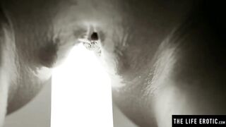 Filthy Hottie naked dark haired fingerbangs herself to an insane orgasm