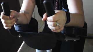 colegiala nueva en el gimnasio, es follada en cámara lenta