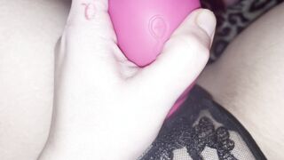 LILRISSSSSS CUNT WITH MOUTH NEXT DOOR HAS ORGASM HAVING FUN WITH HER PINK TOY