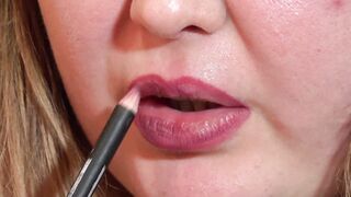 Chubby mom paints lips and changes inside a hot outfit.