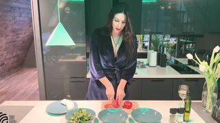 beauty dark haired made a fellatio and get cum into her