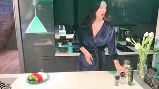beauty dark haired made a fellatio and get cum into her