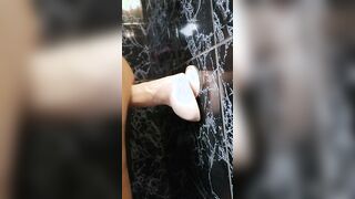 тихонечко в душе, удовлетворила себя двумя большими членами