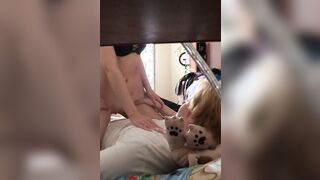 Рыжая школьница жестко сосет и скачет на члене