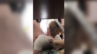 Рыжая школьница жестко сосет и скачет на члене