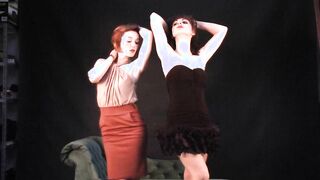 Entrancement Portia & Hannah