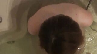 Interrupting her bath tub for an super sexy bj