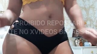 Long butt blonde sensualizing with her yellow panties and wiggling