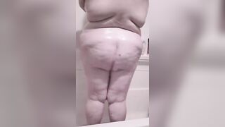 BBW TAKE A SHOWER AND HAVE FUN