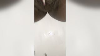 Making my snatch squirt