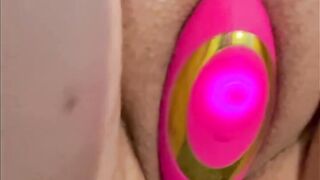 Squirting orgasm form clitoris sucking off toy