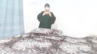 Paki Cougar Aunty Cucumber inside Twat