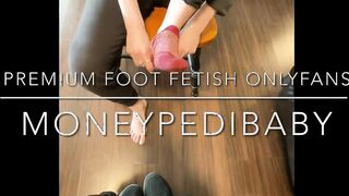 4 foot, two numb, smashing a bunch of bananas. Moneypedibaby features paraplegic into this stomp vid