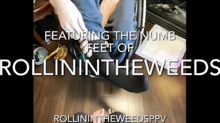 4 foot, two numb, smashing a bunch of bananas. Moneypedibaby features paraplegic into this stomp vid