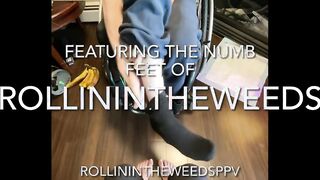 4 foot, two numb, smashing a bunch of bananas. Moneypedibaby features paraplegic into this stomp vid