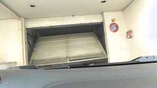 Je l'encule pour sa 1ère fois dans one parking crasseux