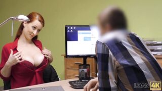 LOAN4K. Douce chose avec d'énormes sirènes baise dur pour un prêt de