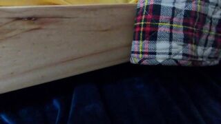 Un amigo de mi hermano se queda a dormir en mi habitación.