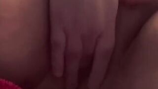 Chubby chick squirting