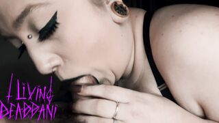 Thick gothic girlfriend into ebony lipstick give that crazy sexy sloppy blowjob