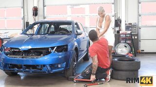 RIM4K. Slovakian mom with short hair relaxes mechanic by asslicking