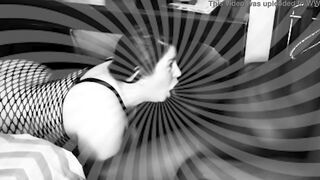 Hot thick white mom slips her lips and mouth to