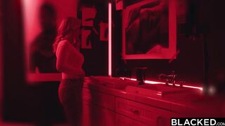 BLACKED College Girl Lily becomes artist's muse into every way