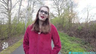 Outdoor 18 Year Old Face Sitting und Pisse