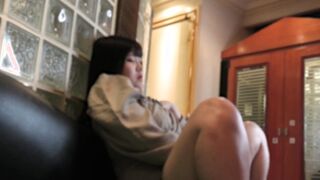 ぽっちゃり界のスーパーアイドル ひなたさんのデビュー作 オナニー別アングルです。 高画質の映像はファンサイトでご購入いただけます。