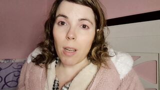 Evita Camila se masturba desnuda y se mete los dedos en su rica cunt MILF madura enseña el culo