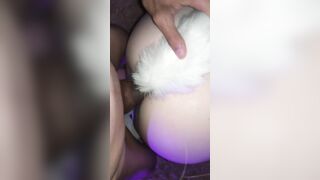 Chica gato da una mamada de garganta profunda y le sacan la verga antes de venirse