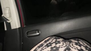 Потрахалась с другом парня в машине