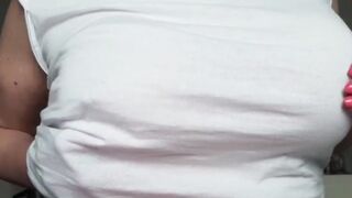 Big Titted mom Wetting my T-shirt without Bra and got Orgasm