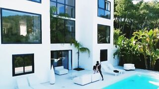 Big Boobed 18 yo hoe fucks anal sex with big black cock bodyguard into the mansion