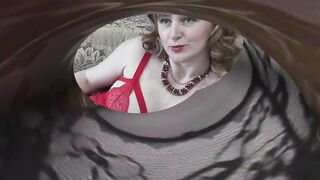 cougar Bombshell mommy Frina kisses her gf lips. French Kiss.