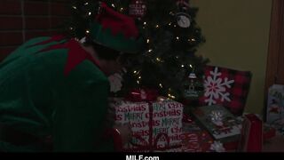 cougar - Mrs. Claus Fucks A Erotic Elf On Christmas