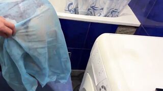Milf was washing the bath-tub and unexpectedly get a dick