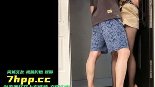 黑丝高跟美女激情打炮内射