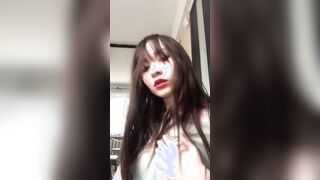 Секси девушка показала своё тело