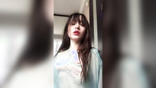 Секси девушка показала своё тело