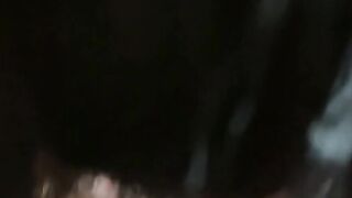 La mia ragazza italiana mi fa un pompino con leccata di palle inside hotel