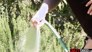 Big melons milf Leya Falcon blowing long penis and get