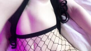 S. little sister gets a concealed cumshot